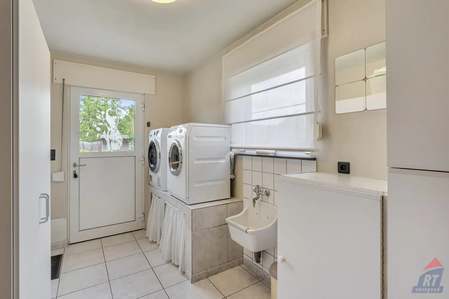 Instapklare open bebouwing met 4 slaapkamers, ruime tuin en dubbele garage in het groene Sint-Truiden foto 11