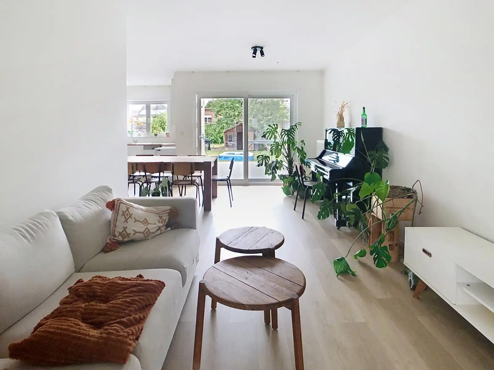 Nabij centrum: woning met 3 slaapkamers, tuin en garage foto 3
