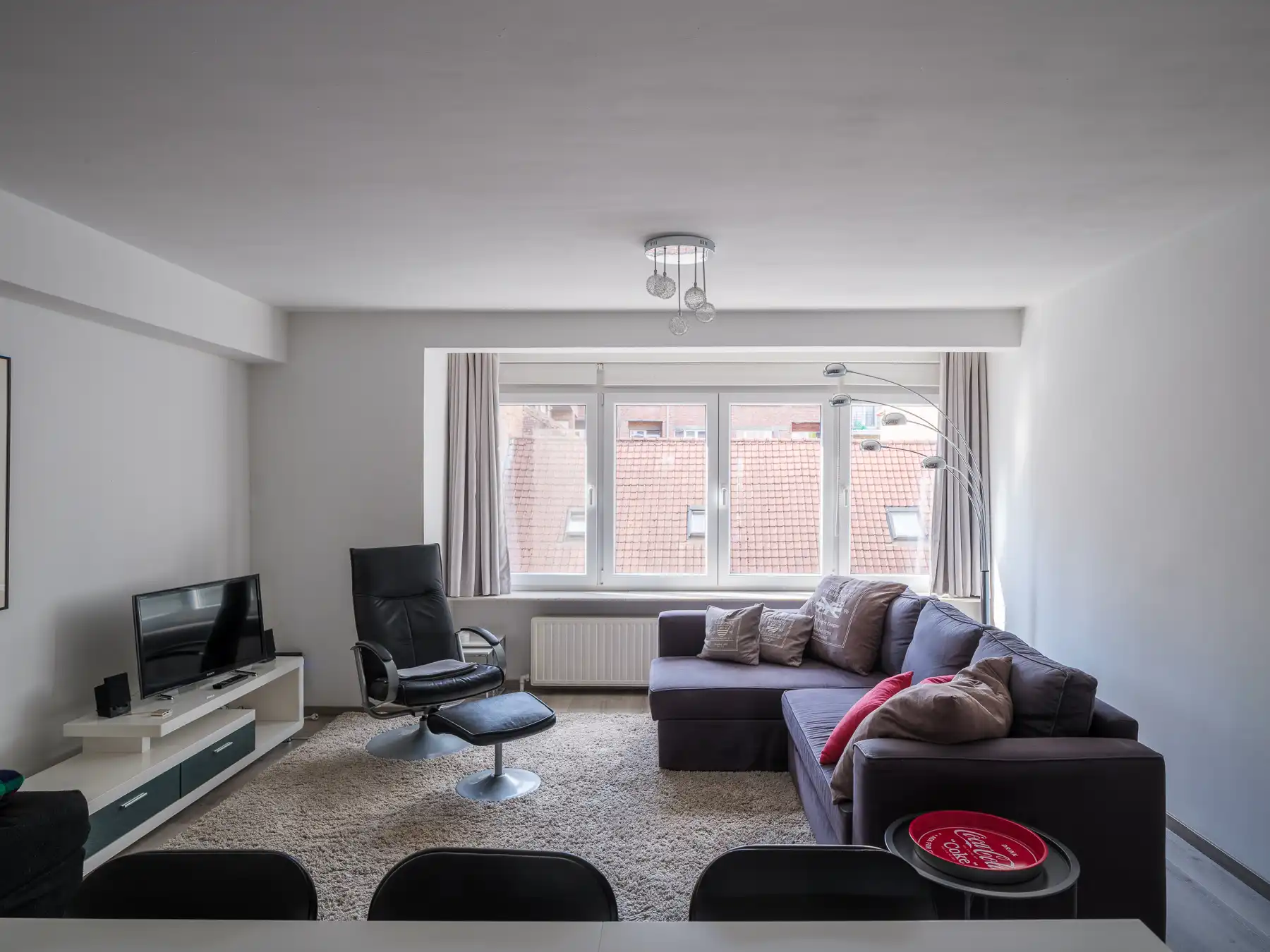 Instapklaar tweeslaapkamer appartement met terras foto 2