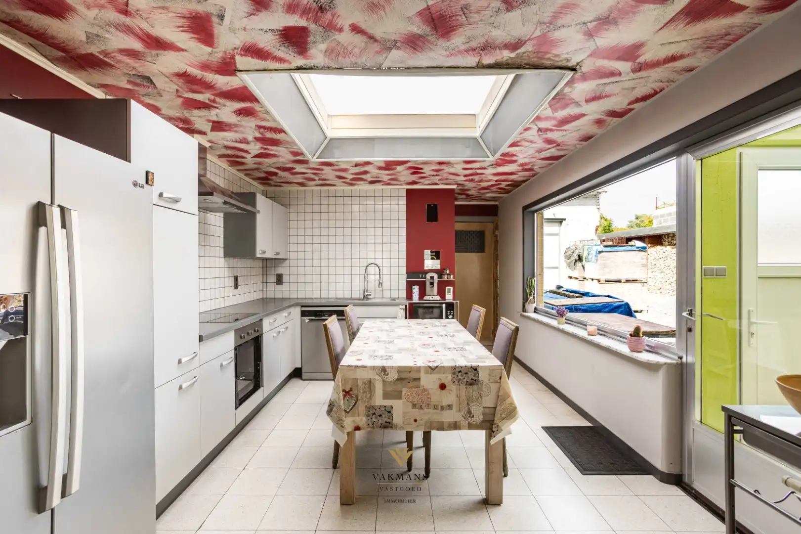 Te renoveren woning op den buiten met veel ruimte en tuin foto 17