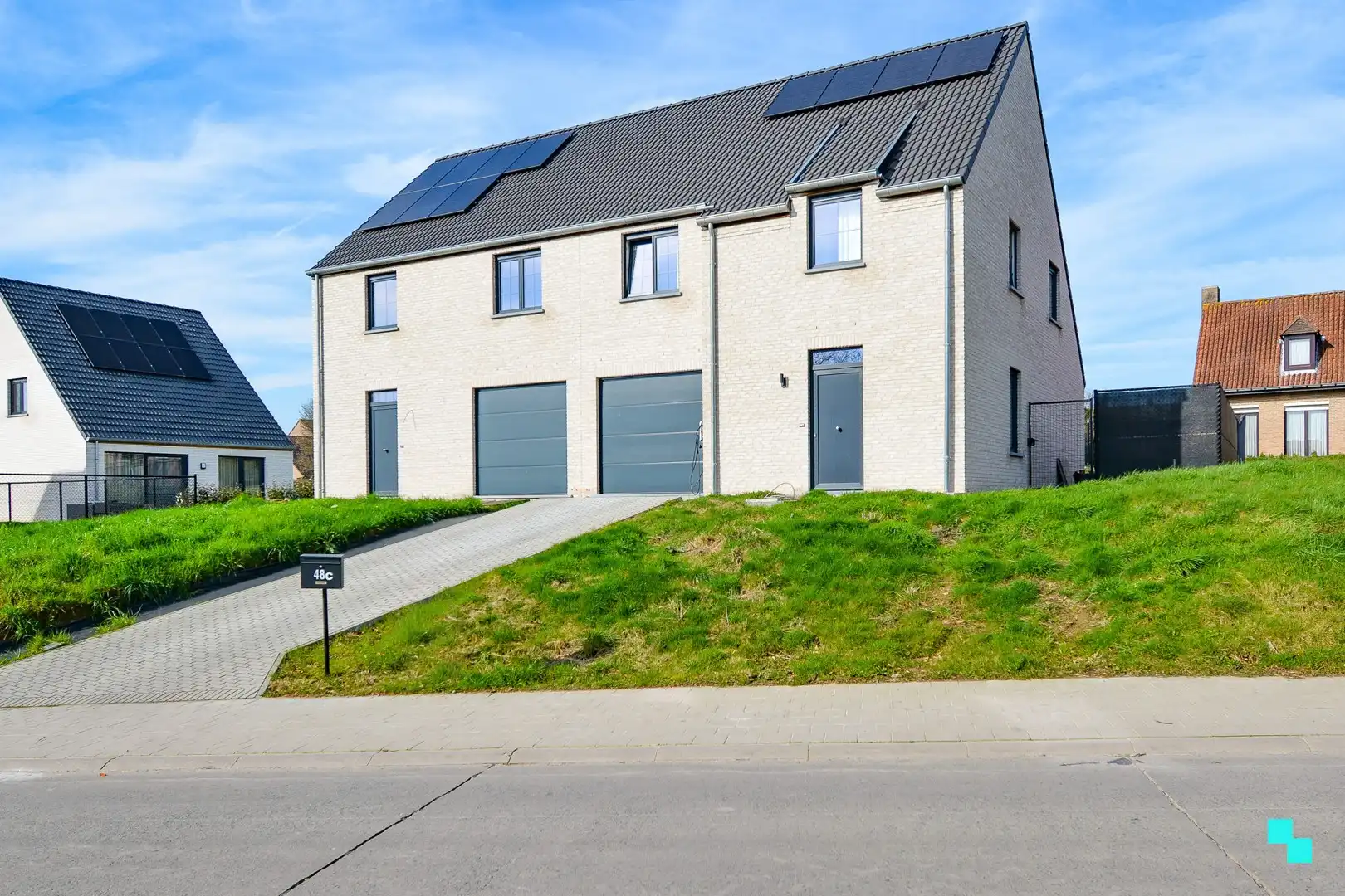 Recente gezinswoning op kindvriendelijke ligging te Hooglede foto {{pictureIndex}}