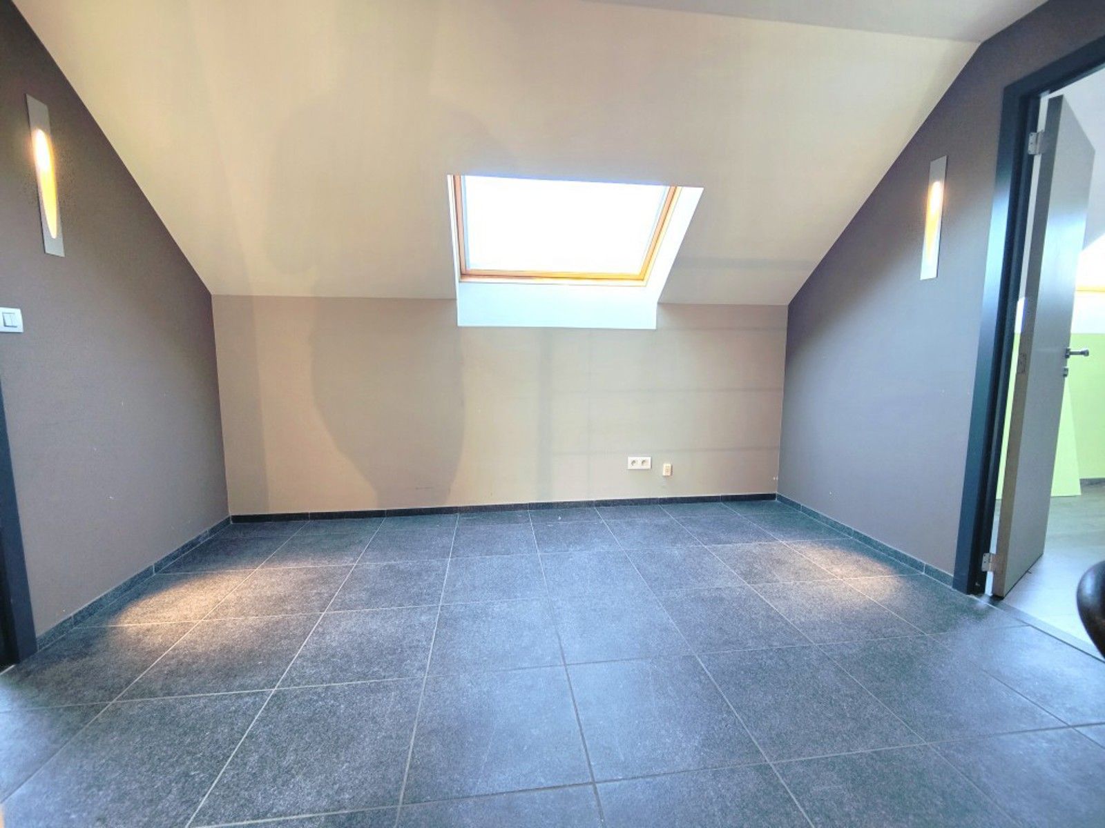 Ruim multifunctioneel pand met tuin foto 25