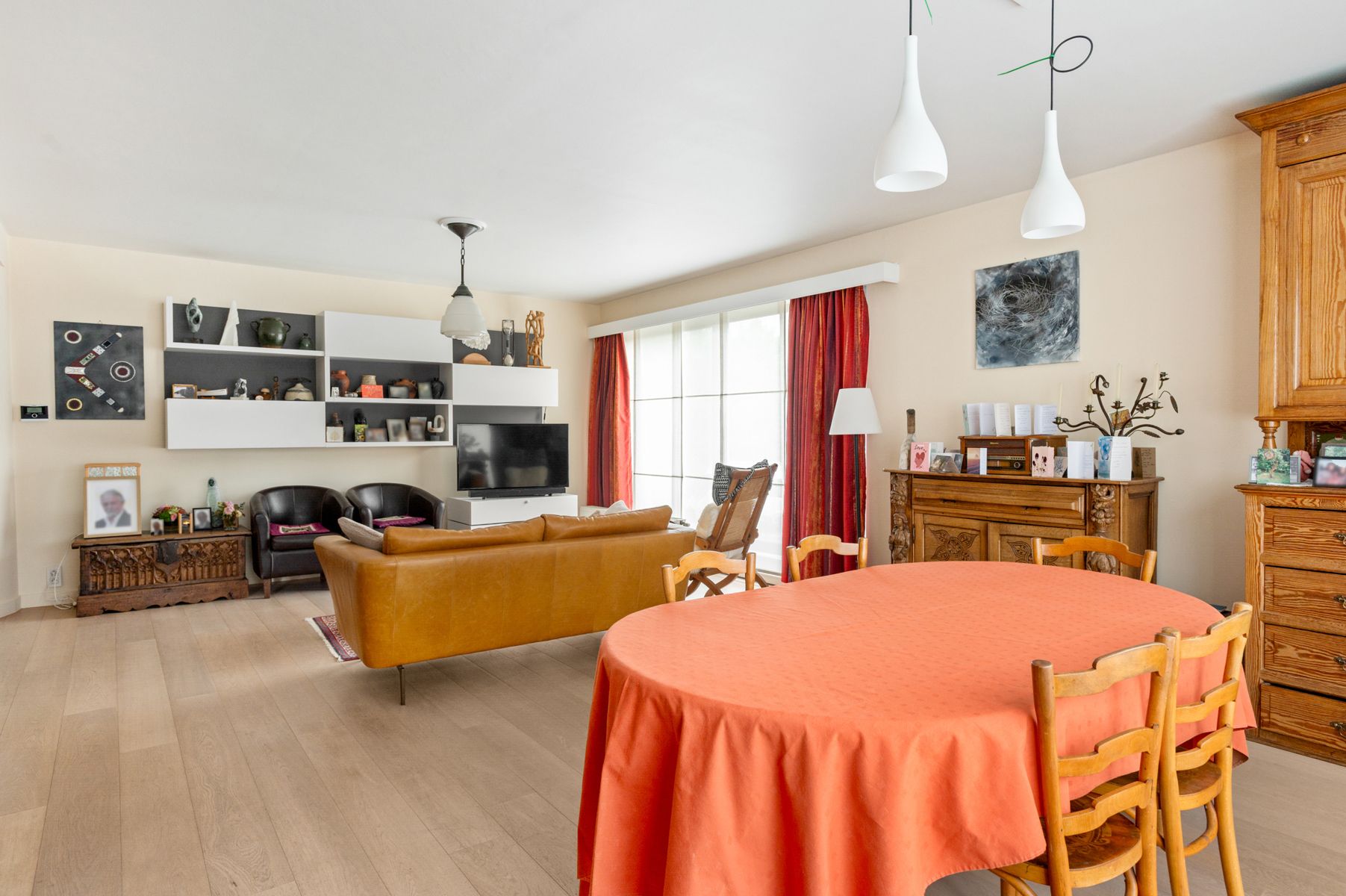 Licht en ruim appartement met 3 slaapkamers en terras. foto 6