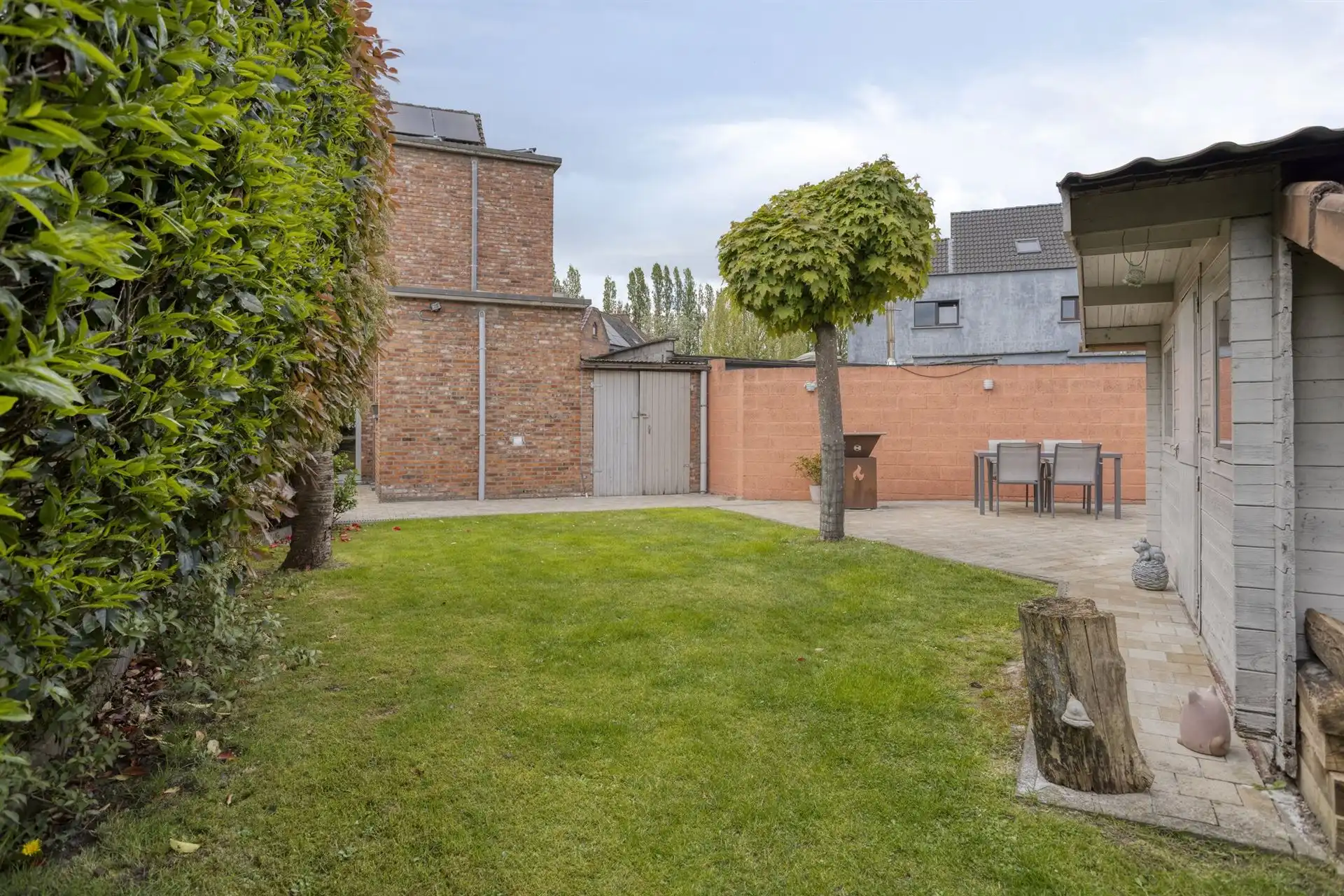 Instapklare woning met 3 slaapkamers, tuin en parkeerplaats foto 22