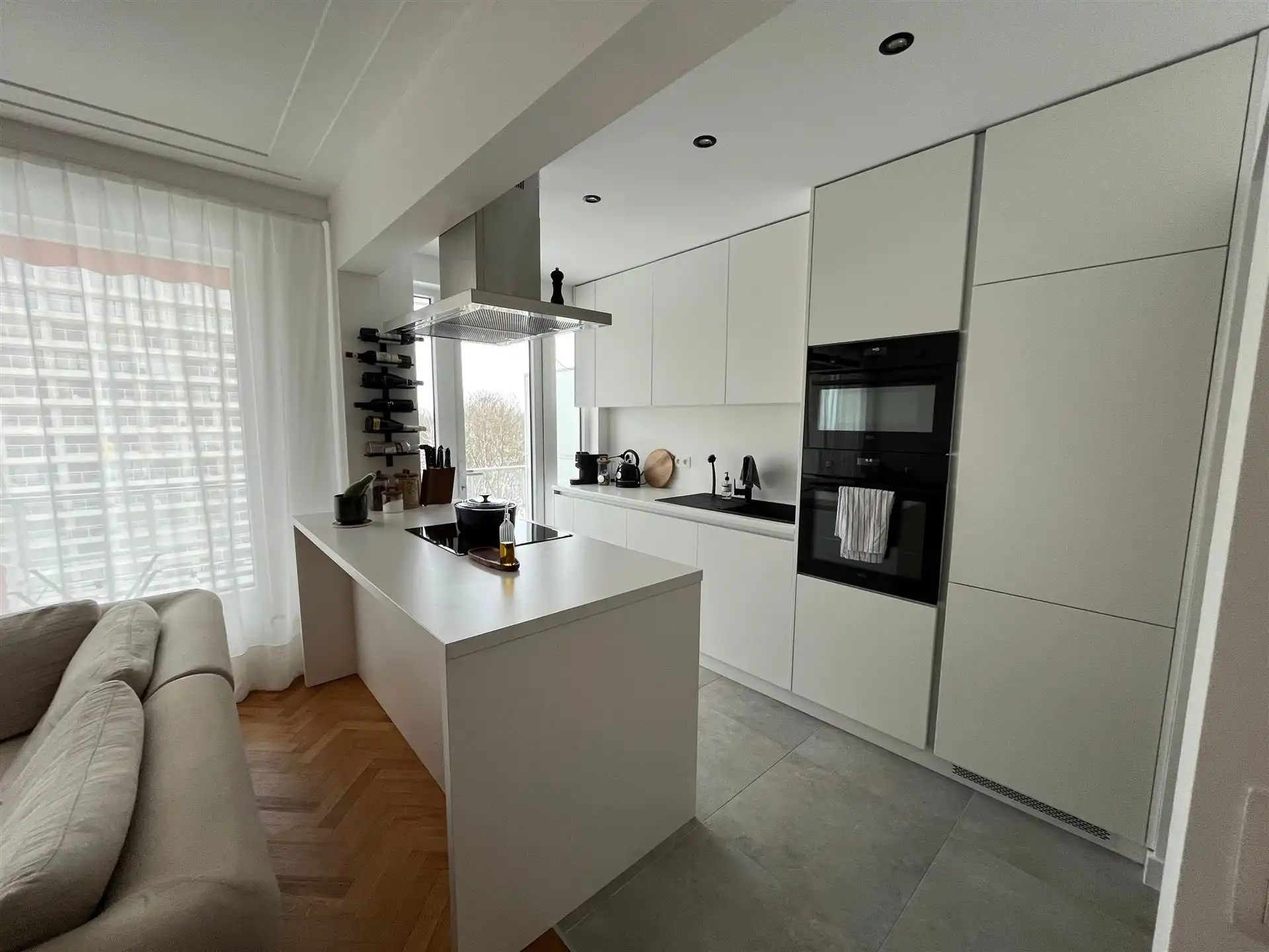 Gerenoveerd 2-slaapkamerappartement met zonnig terras in Berchem foto 2