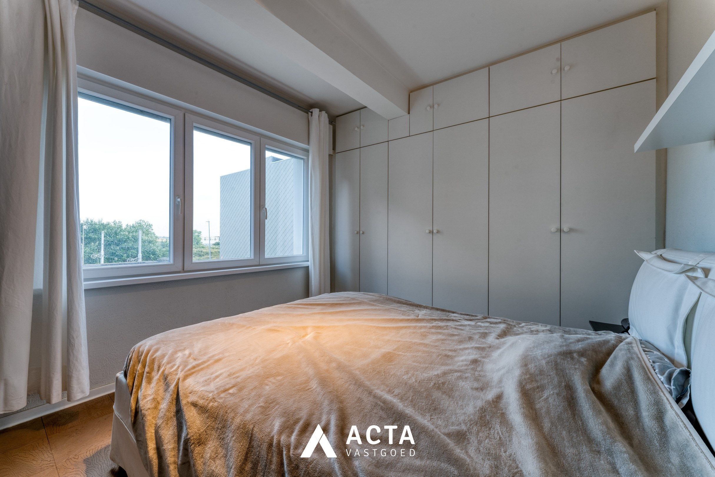 Gerenoveerd drie-slaapkamerappartement op de Zeedijk van Middelkerke foto 12
