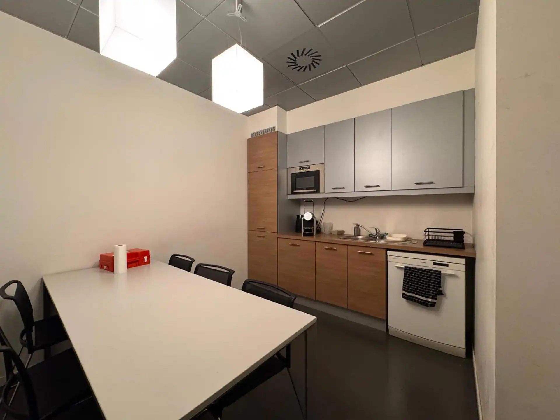 Kantoor met kelder te koop in het hart van de diamantwijk foto 12