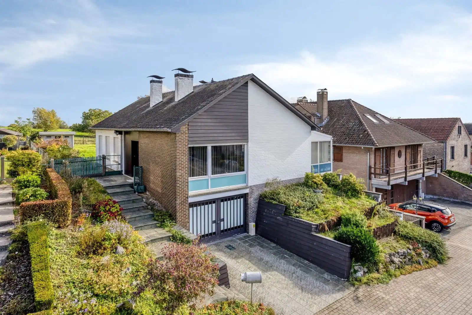 Hoofdfoto van de publicatie: Woning met 4 slaapkamers te koop