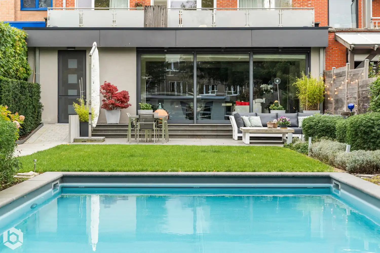 Exclusief gelijkvloers appartement met 2slpkrs, prachtige tuin en zwembad foto 28