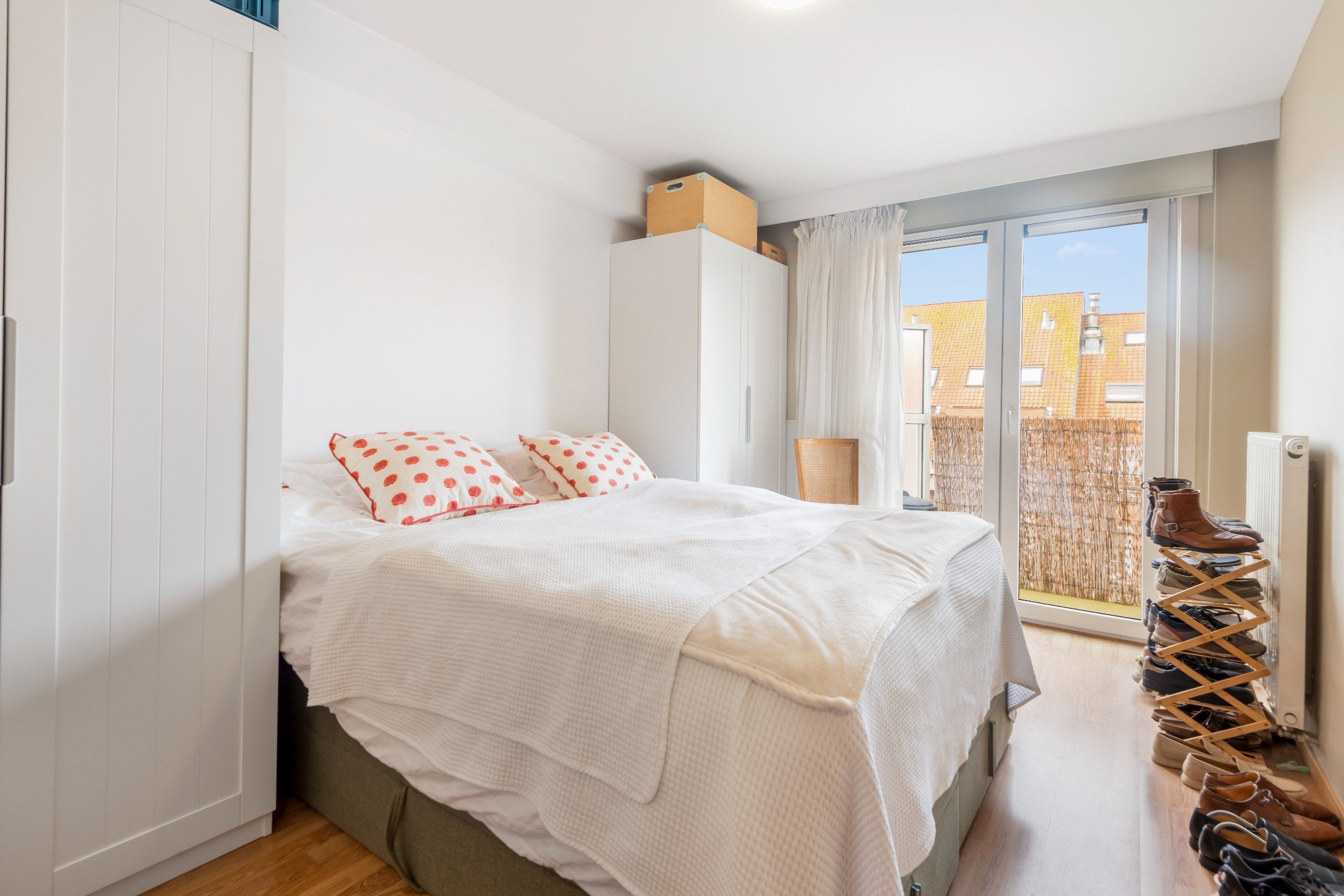 Recent en modern appartement met 2 slpk. gelegen op de belangrijkste winkelstraat van Knokke op wandelafstand van de zeedijk.  foto 10