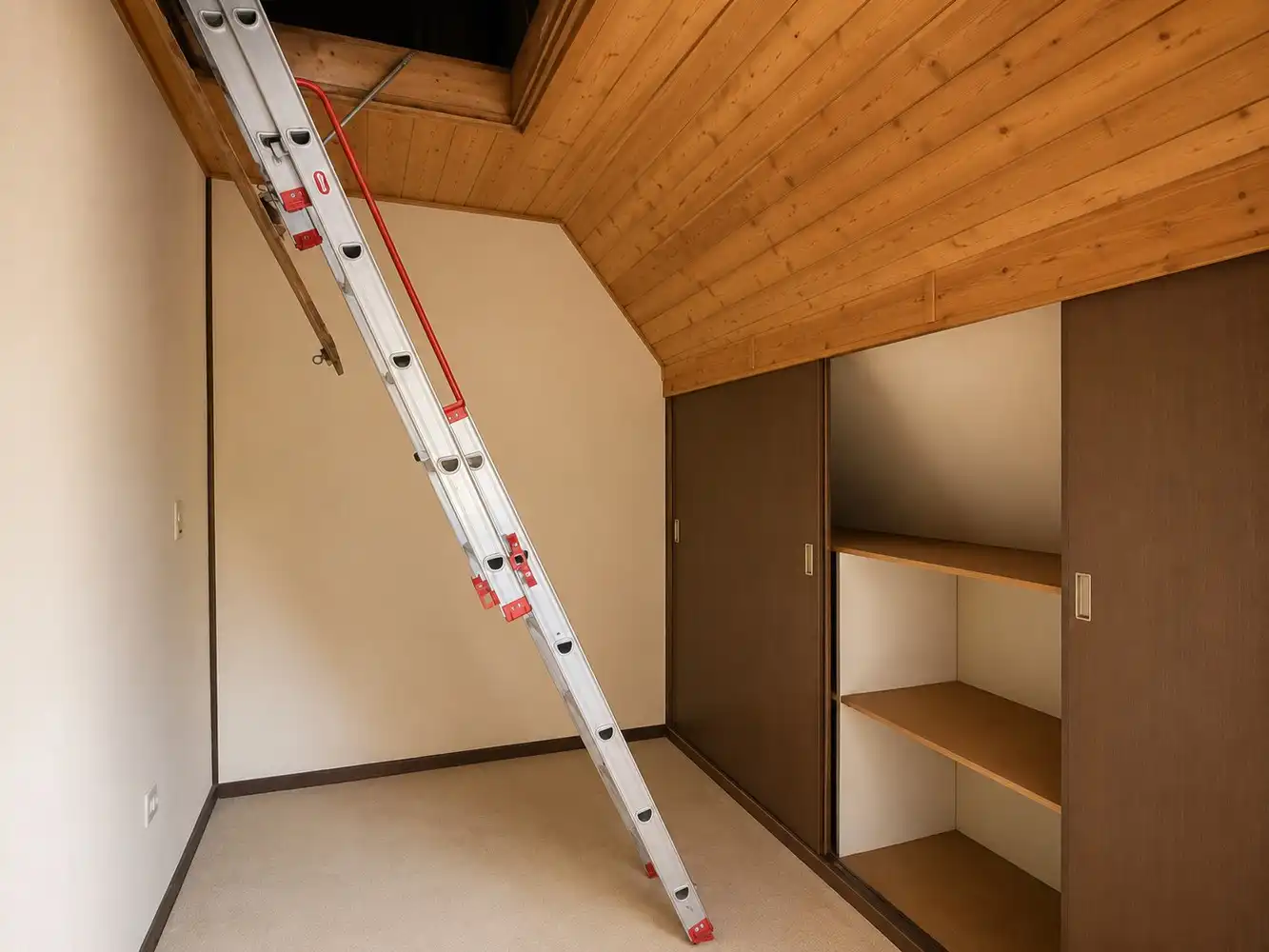Te renoveren woning met 3 slaapkamers, garage en diepe tuin foto 13
