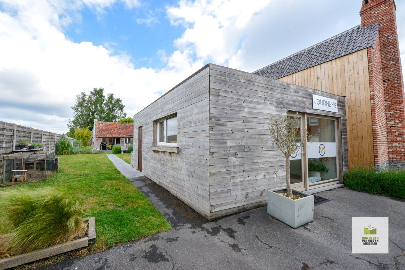 Halfopen bebouwing met 3slpk, 2 bijgebouwen en diepe tuin foto 17