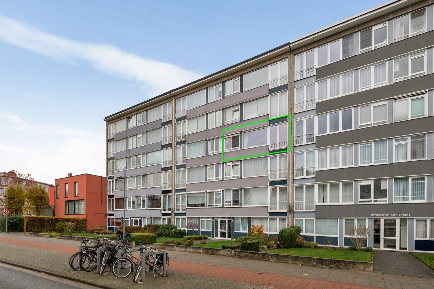 Appartement met 2 slaapkamers en kelderberging op de 3de verdieping in het centrum van Deurne! foto 2