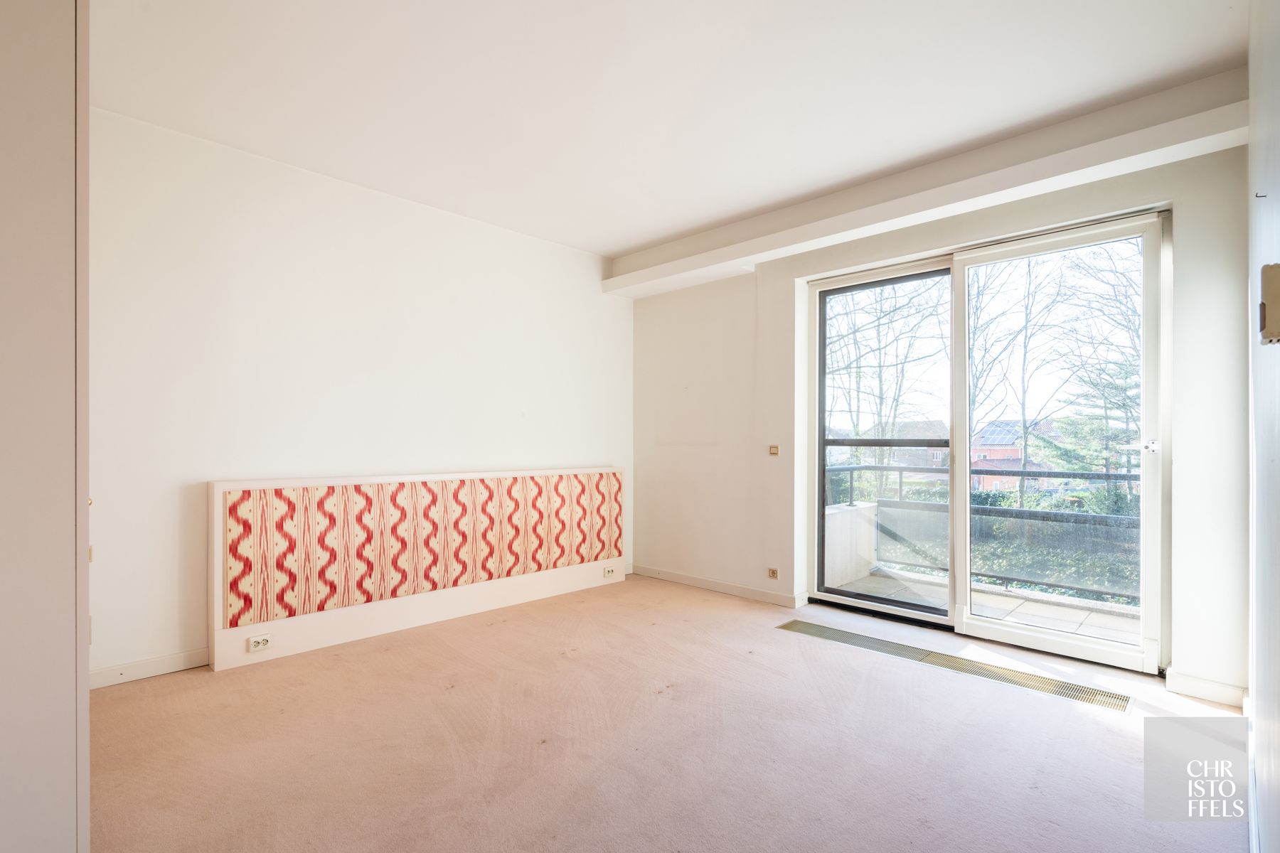 Villa-appartement (273m²) met renovatiepotentieel in een groene omgeving in Lanaken! foto 15