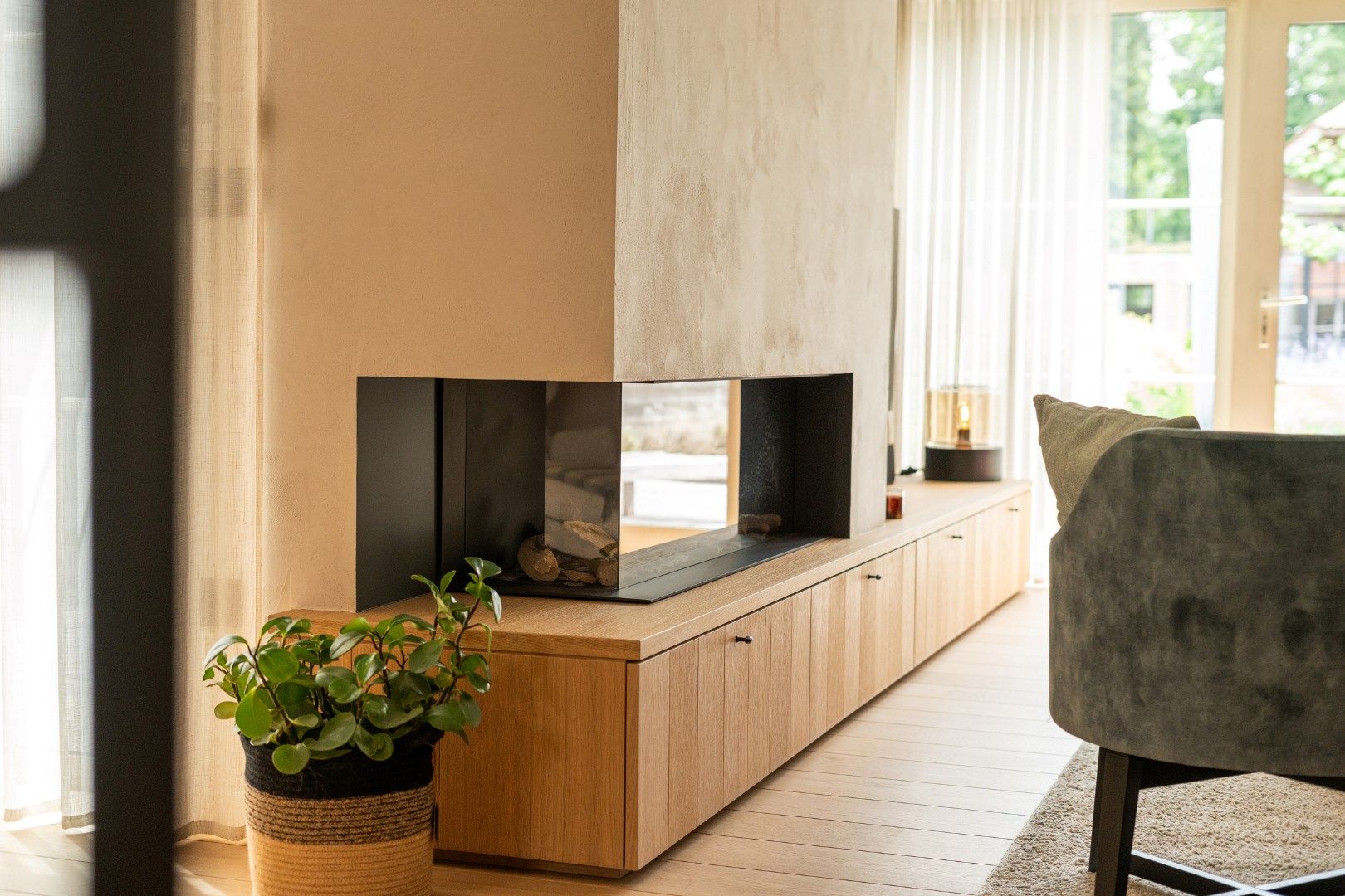PRACHTIGE WONING MET EIKEN BIJGEBOUW | HANDELSRUIMTE & 4 GARAGES!!!  foto 5