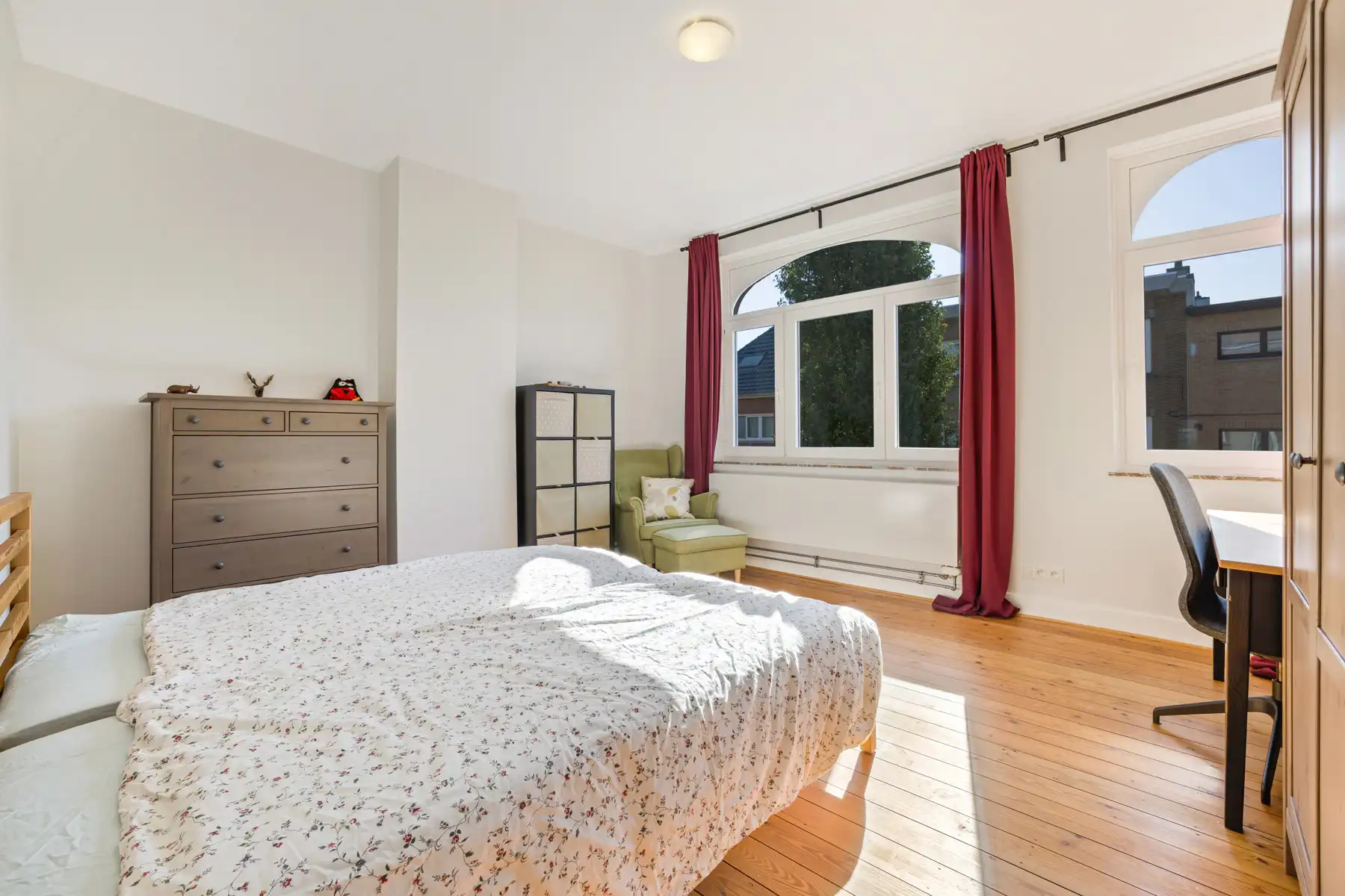Instapklare woning met drie slaapkamers en tuin foto 11