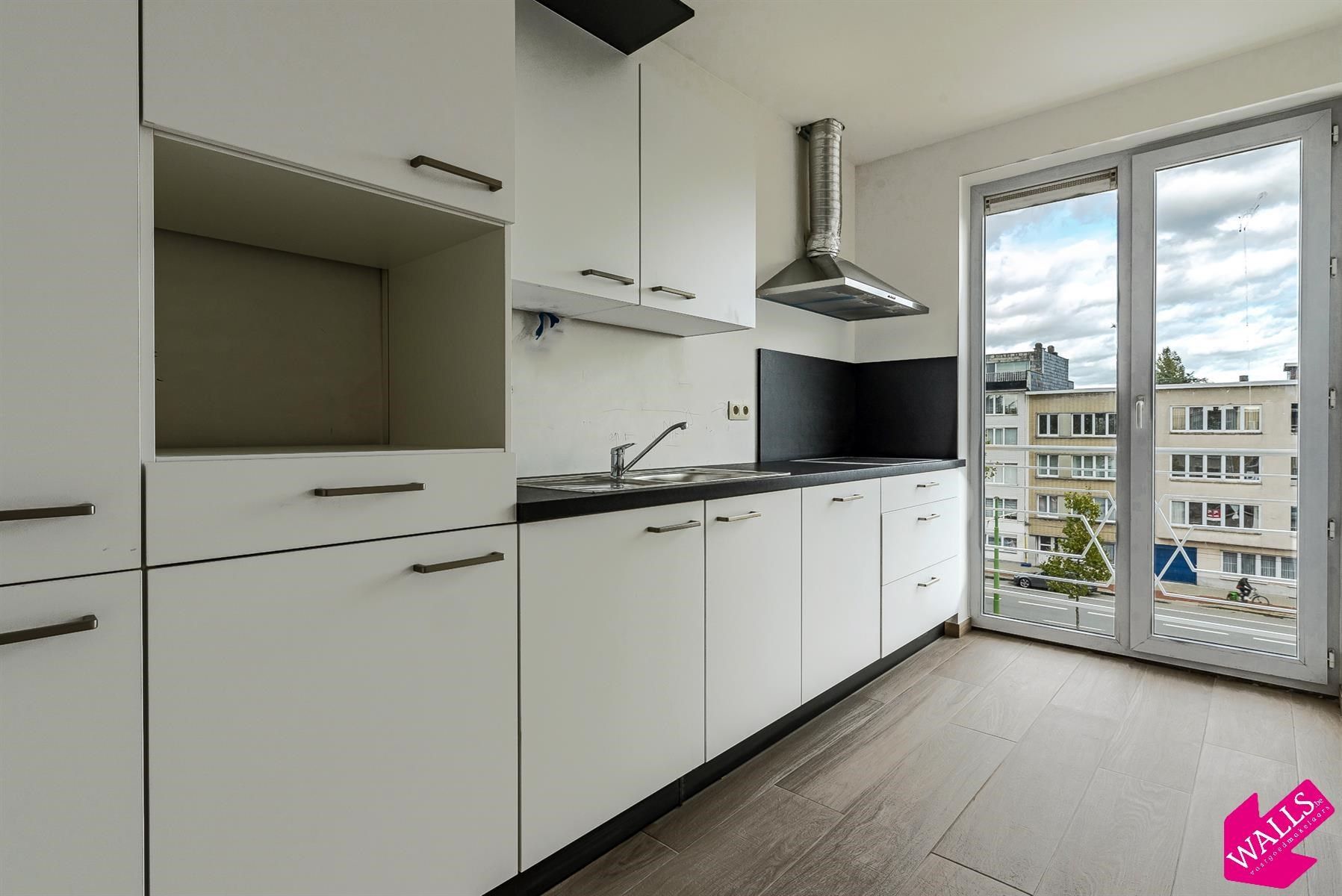 Ruim en volledig gerenoveerd appartement met terras foto 3