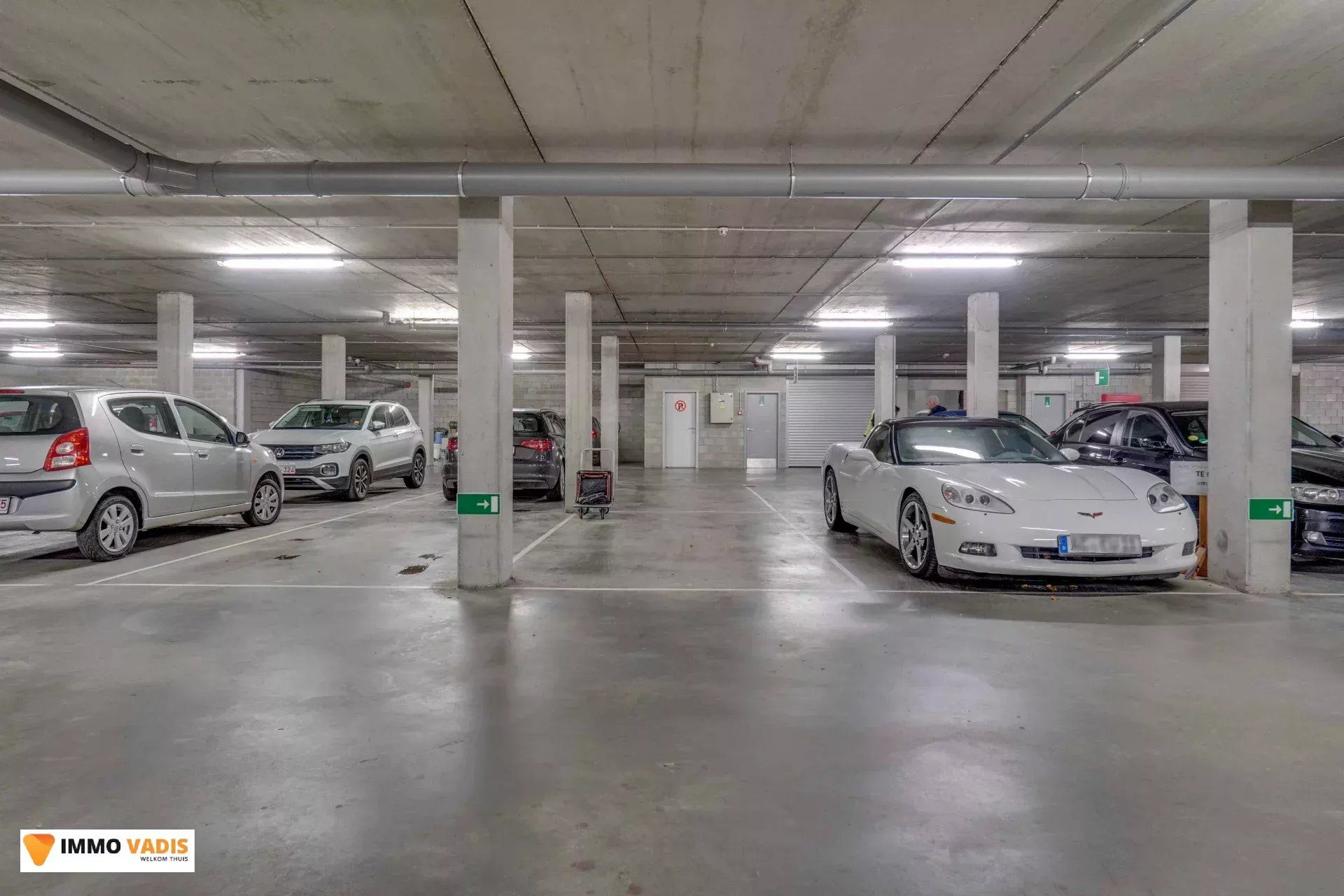 Ruim appartement met twee slaapkamers, terras en ondergrondse parkeerplaats foto 14