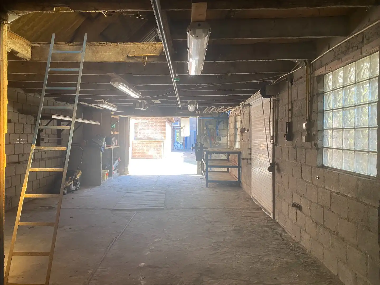 Centraal gelegen te renoveren woning met ruime garage en achterliggende tuin foto 16