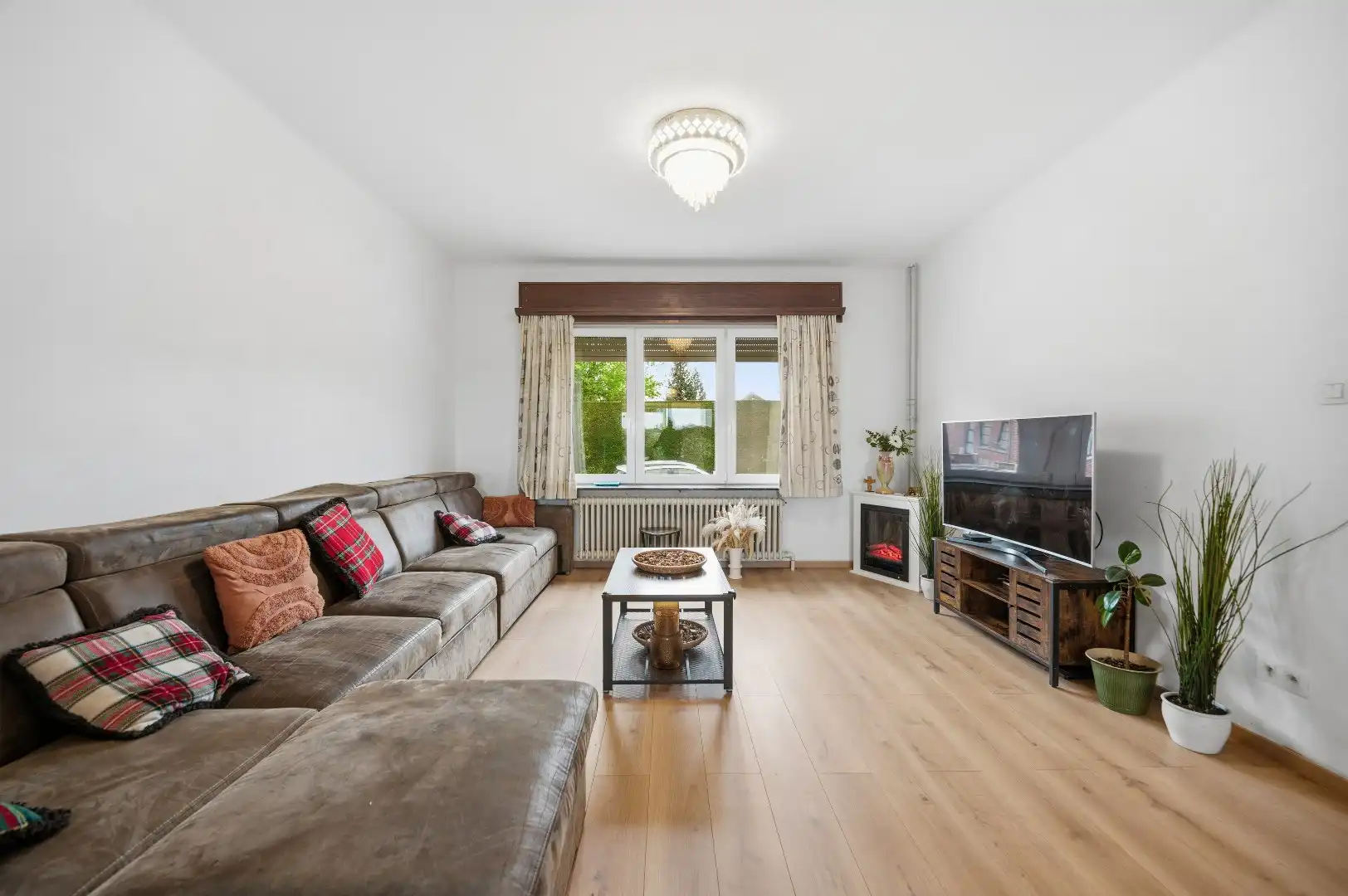 Instapklare rijwoning in een rustige straat te Tienen foto 7