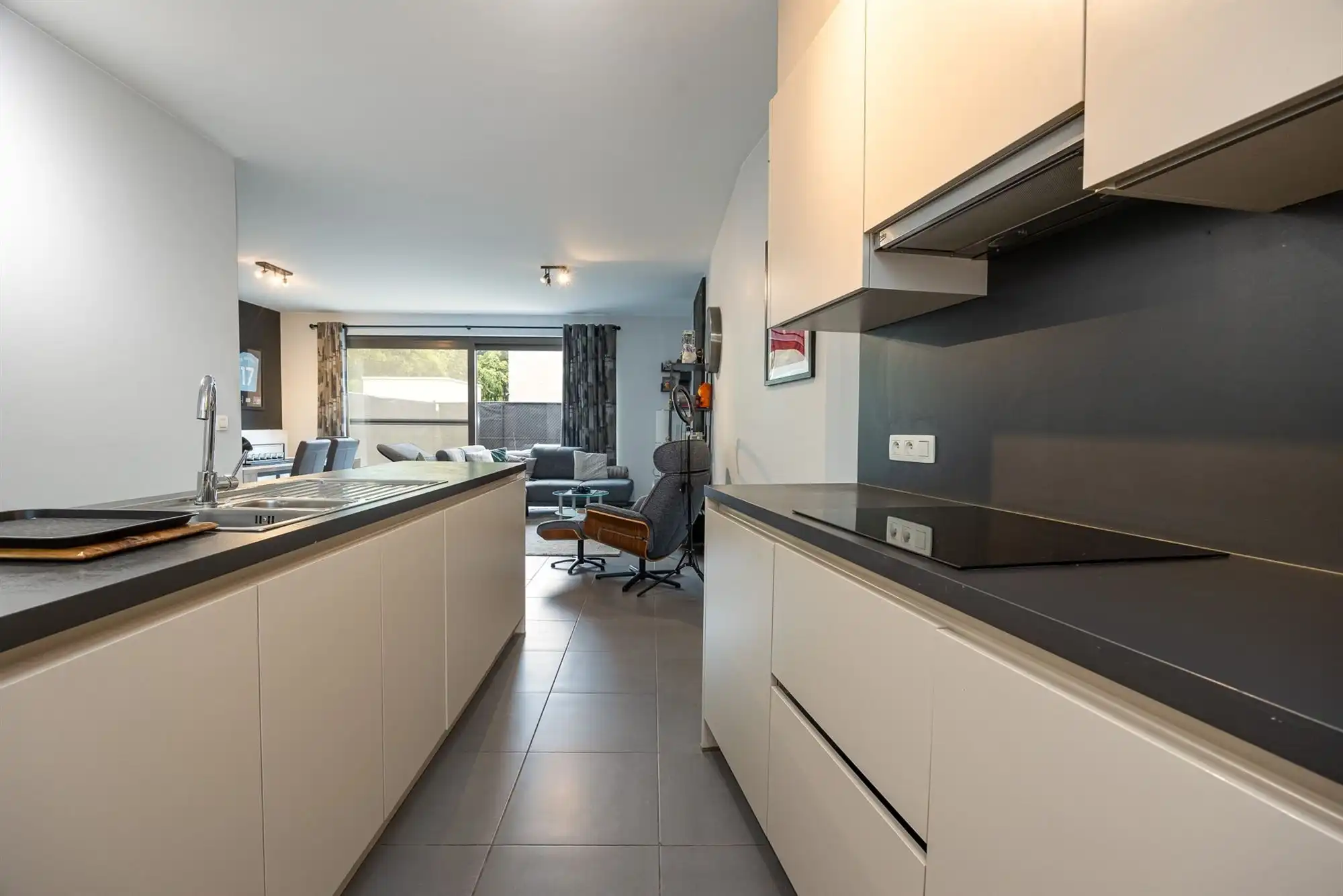 Gelijkvloers appartement met ruime tuin foto 7