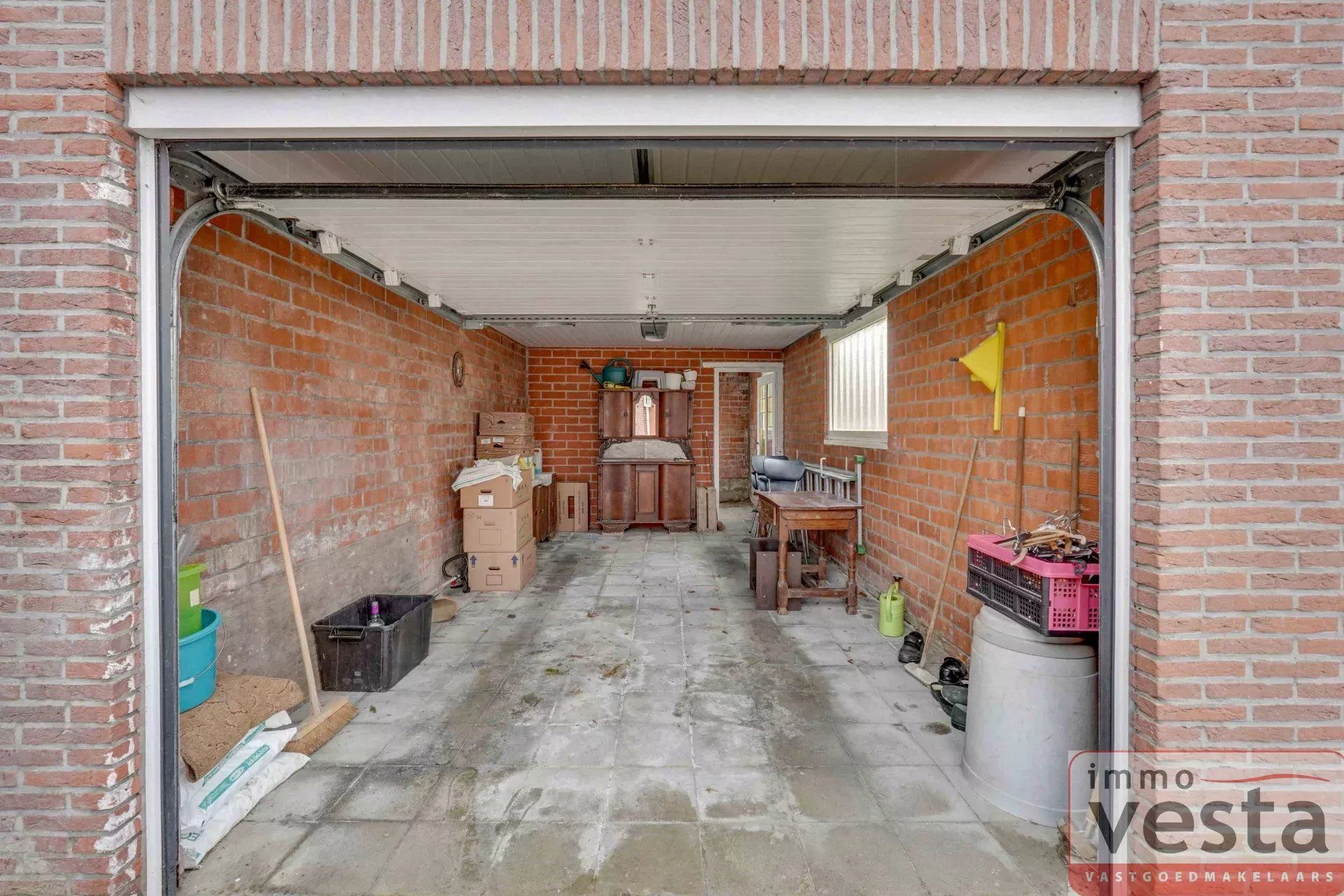 Landelijke woning met met mogelijkheid tot 4 slaapkamer, garage, tuin en toegang via achtergelegen weg. foto 18