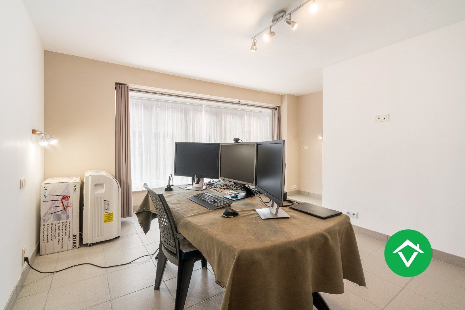 Ruimewoning in centrum Roeselare met 3 slaapkamers, dakterras en autostaanplaats foto 11