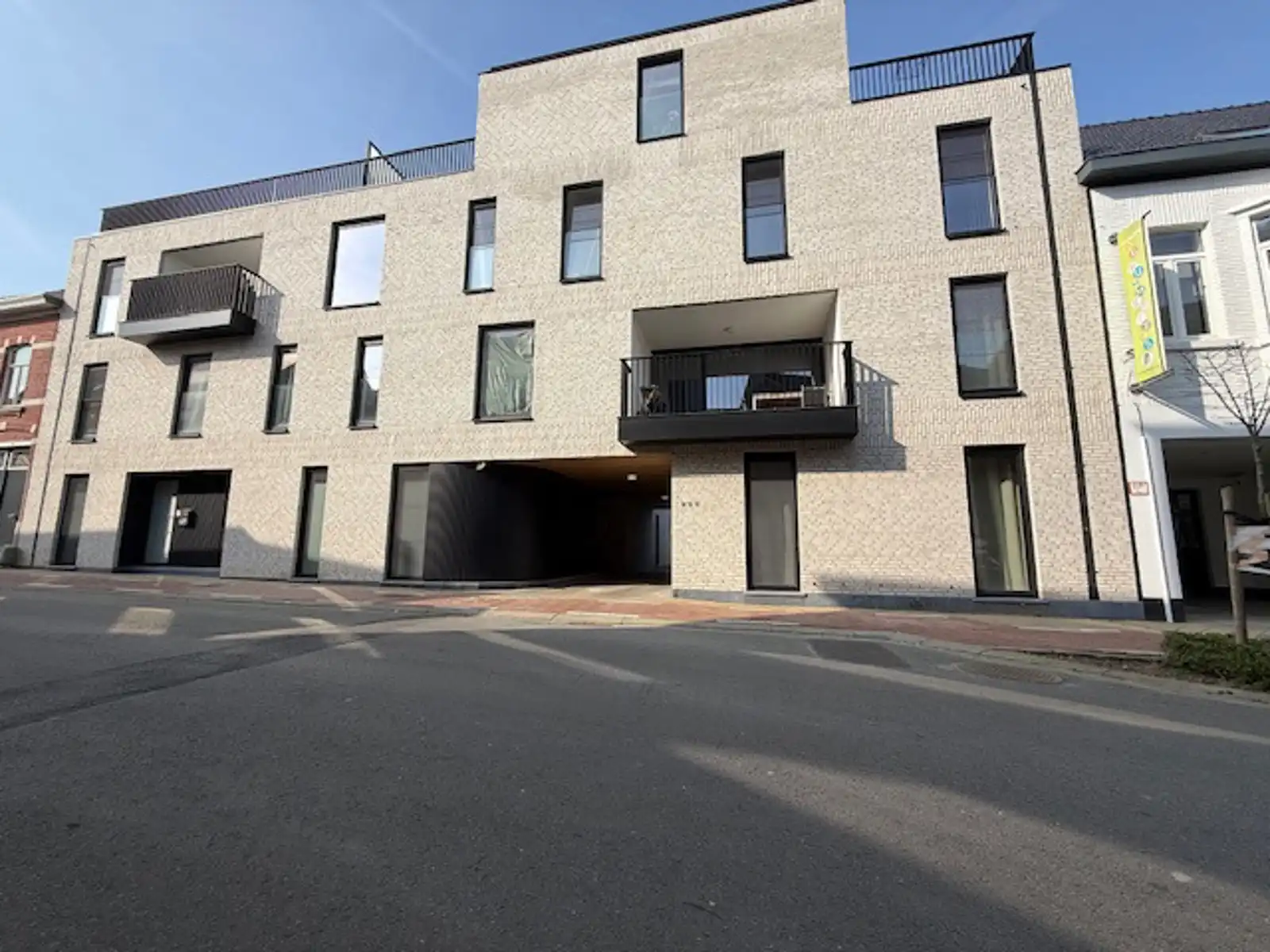 Recent appartement met parkeerplaats in centrum Lede foto {{pictureIndex}}