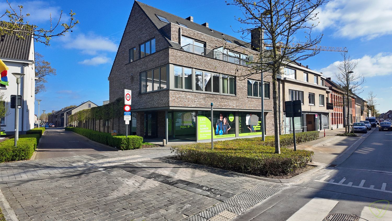 Instapklaar duplex-appartement met terras in het hart van Waarschoot! foto 14