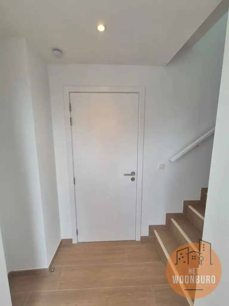 Nieuwbouw duplex met 2 slpks, bureel, terras en kelder foto 10