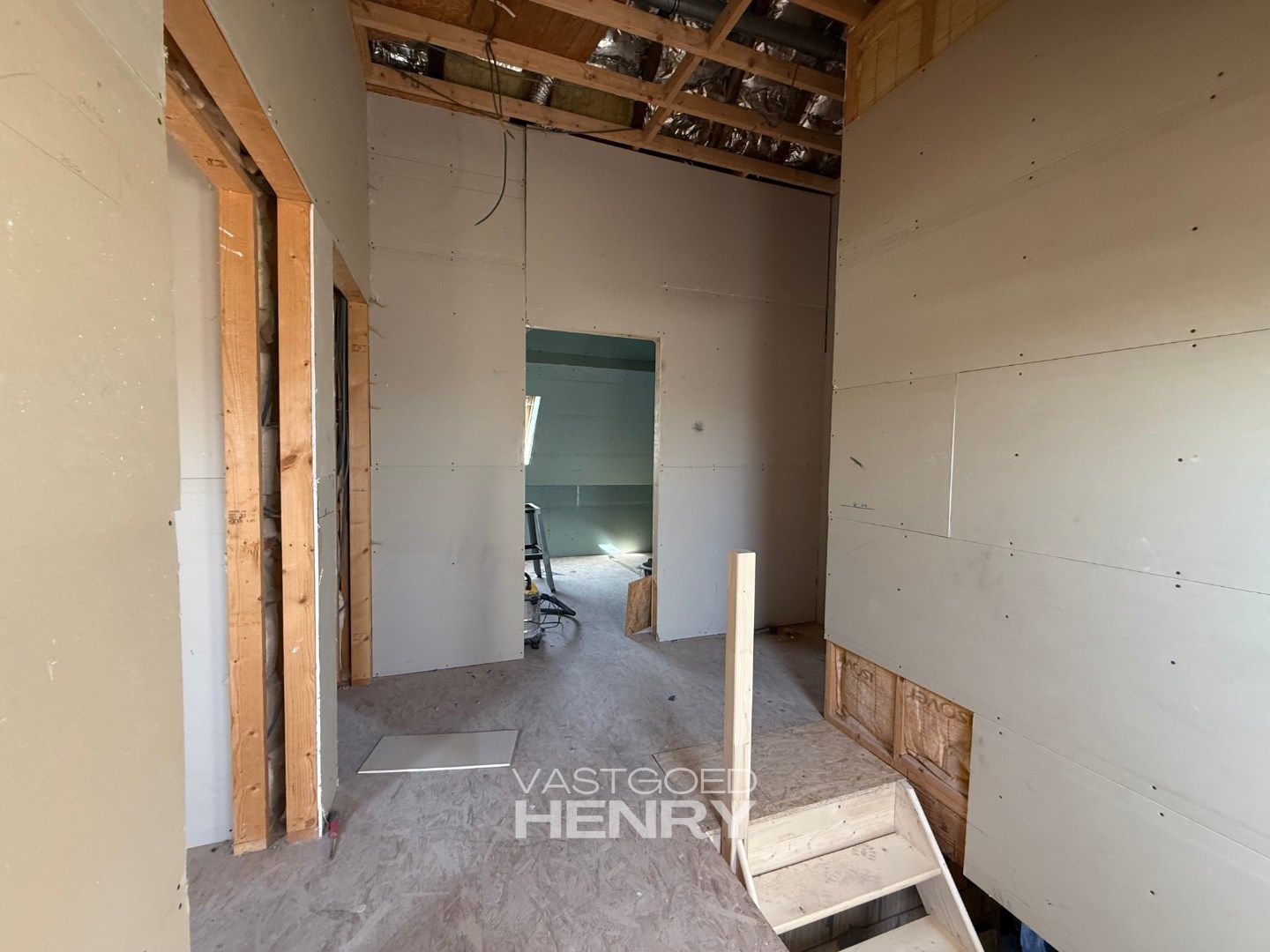Verder af te werken vier slaapkamer woning met tuin en garage  foto 22