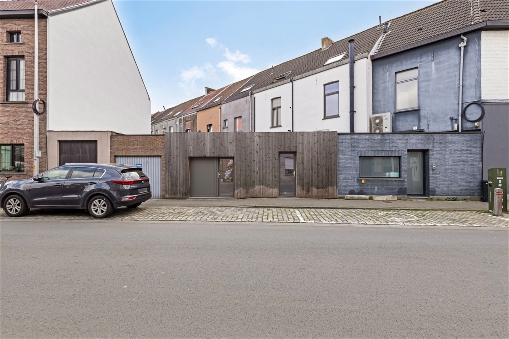 Gerenoveerde rijwoning met 3 slaapkamers en doorgang achteraan. foto 17