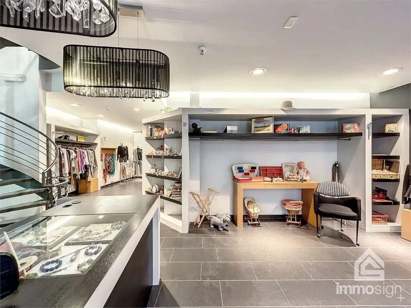 Prachtig handelspand met duplex midden in het centrum van Maaseik! foto 11