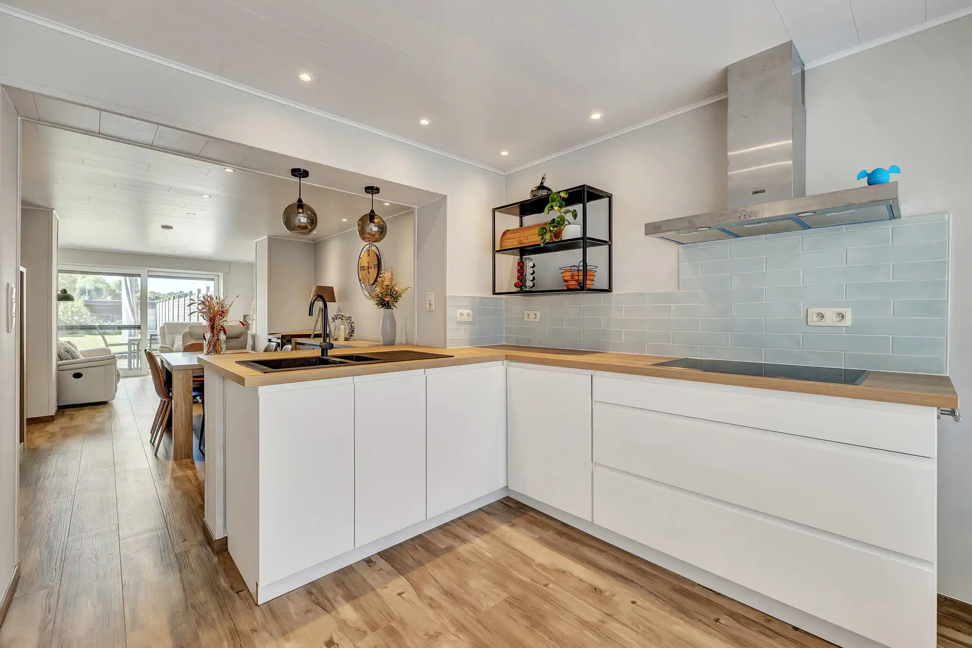 Gerenoveerde gezinswoning met 3 slaapkamers foto 5