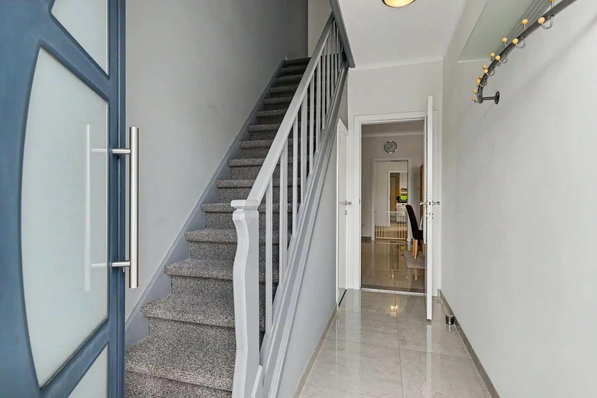 Goed gelegen halfopen bebouwing met ruime oprit, 3 slaapkamers en tuin foto 11