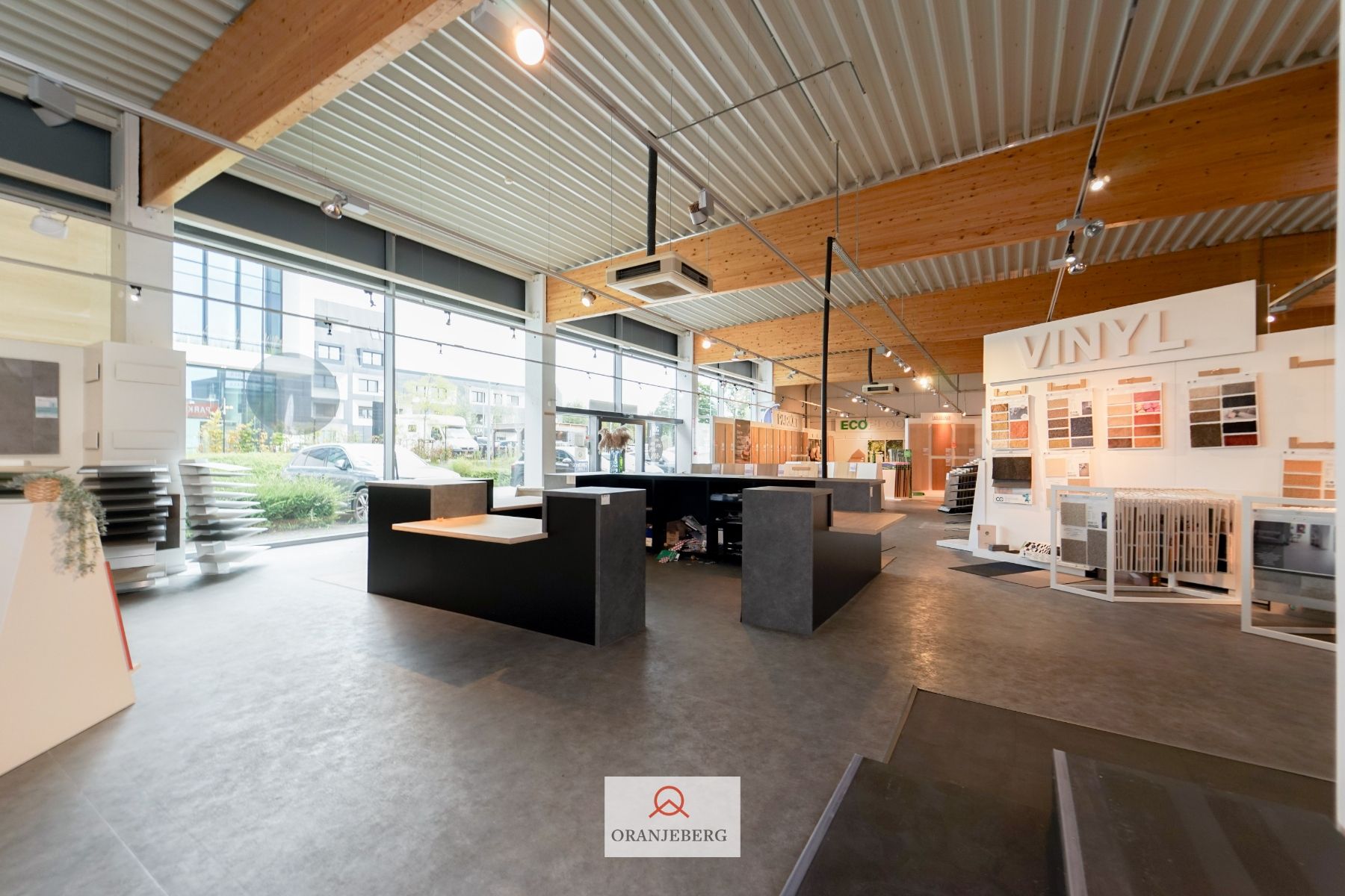 In de schaduw van de IKEA: winkel-magazijn van 750 m² +P! foto 29