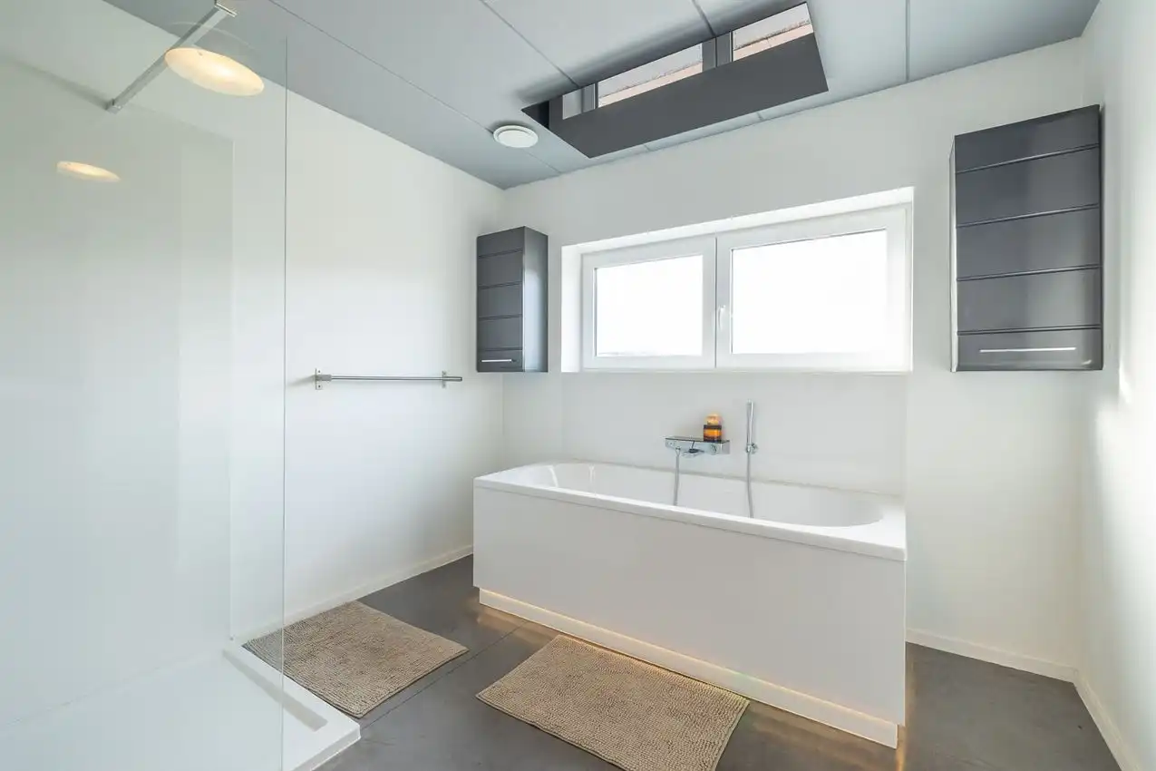Groot wonen in recent huis zonder renovatie-of bouwzorgen foto 9