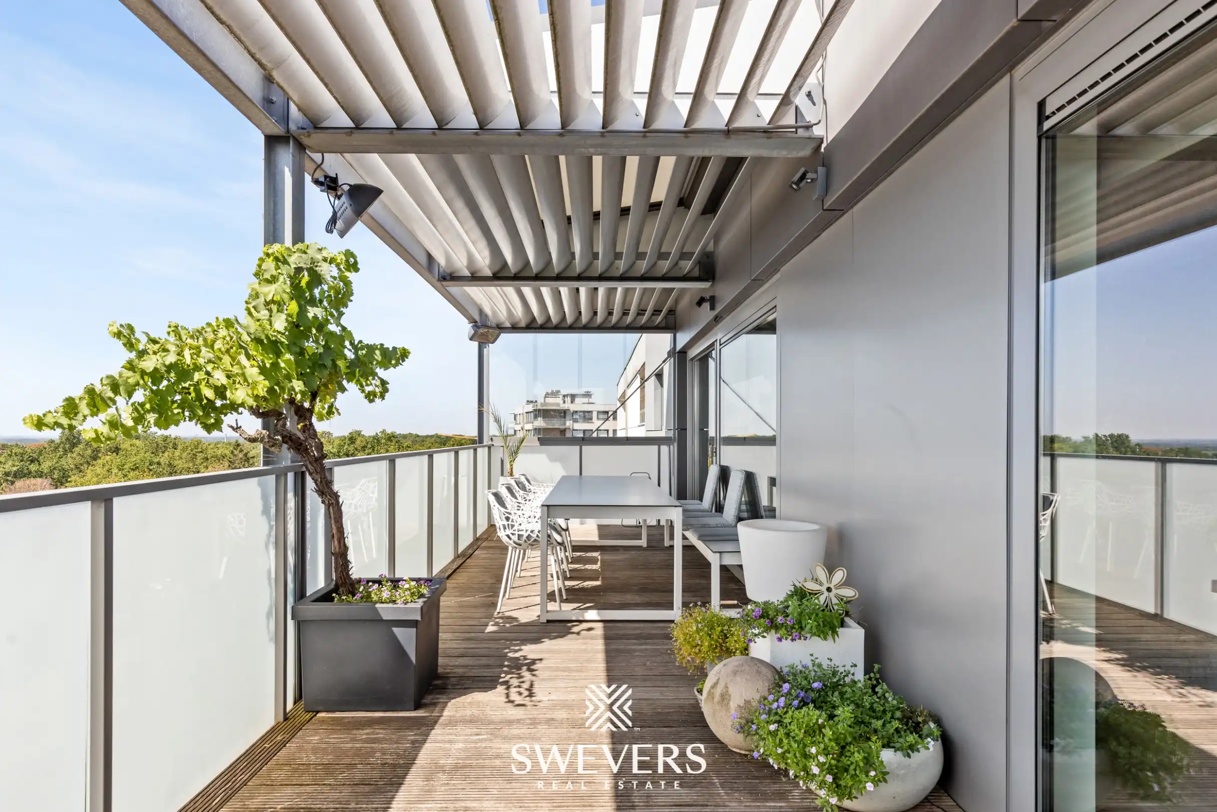Exclusief penthouse met veel lichtinval en ruim panoramisch terras met prachtig ver uitzicht in centrum Genk foto 27