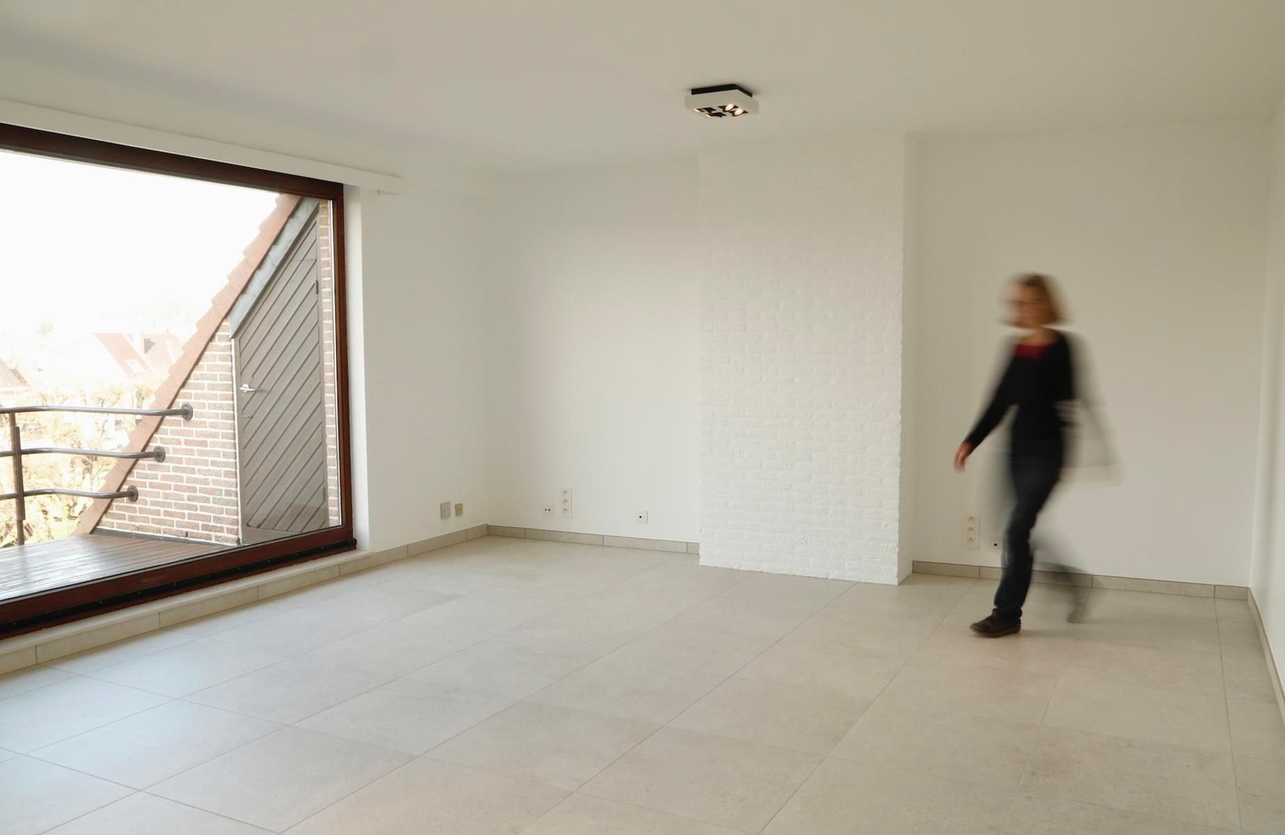Volledig gerenoveerd appartement met zonnige terrassen. foto 2