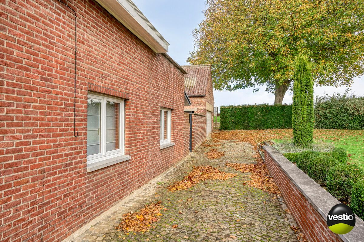 VRIJSTAANDE RUIME WONING OP 7A40CA MET 4 SLK EN POLYVALENTE RUIMTE. foto 27