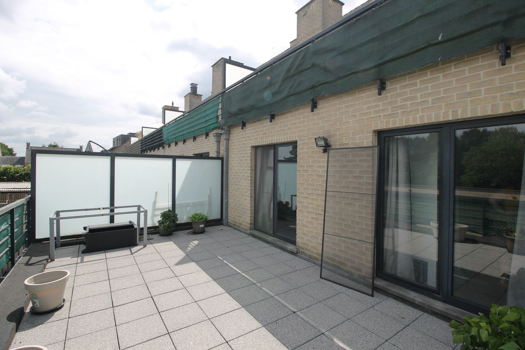 Een appartement op de 1ste verdieping met 2 slaapkamers, terras en garage.  foto 14