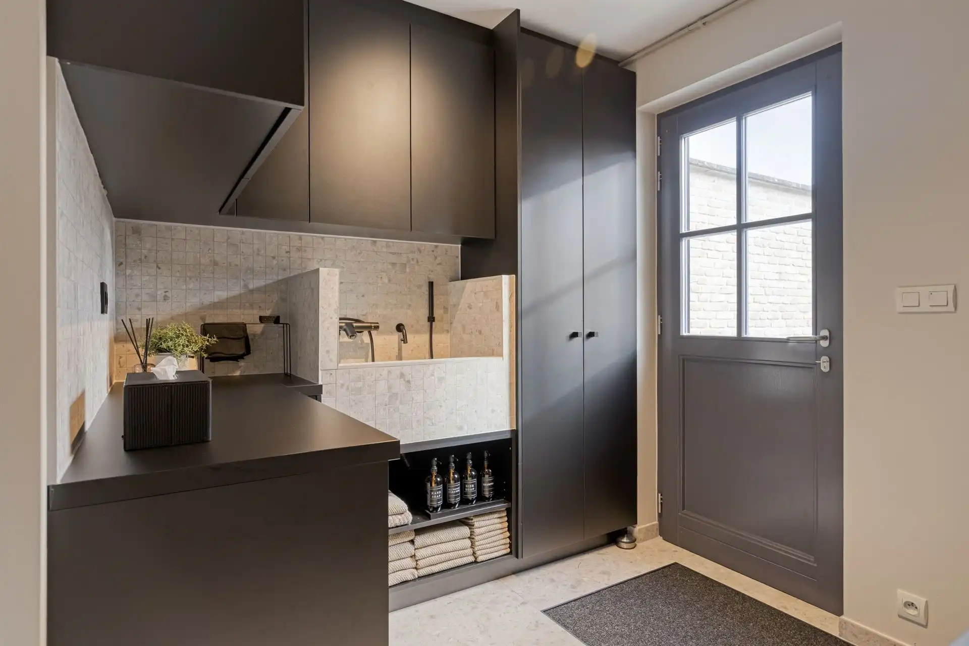 Instapklare woning met 3 slaapkamers, tuin en garage. foto 9