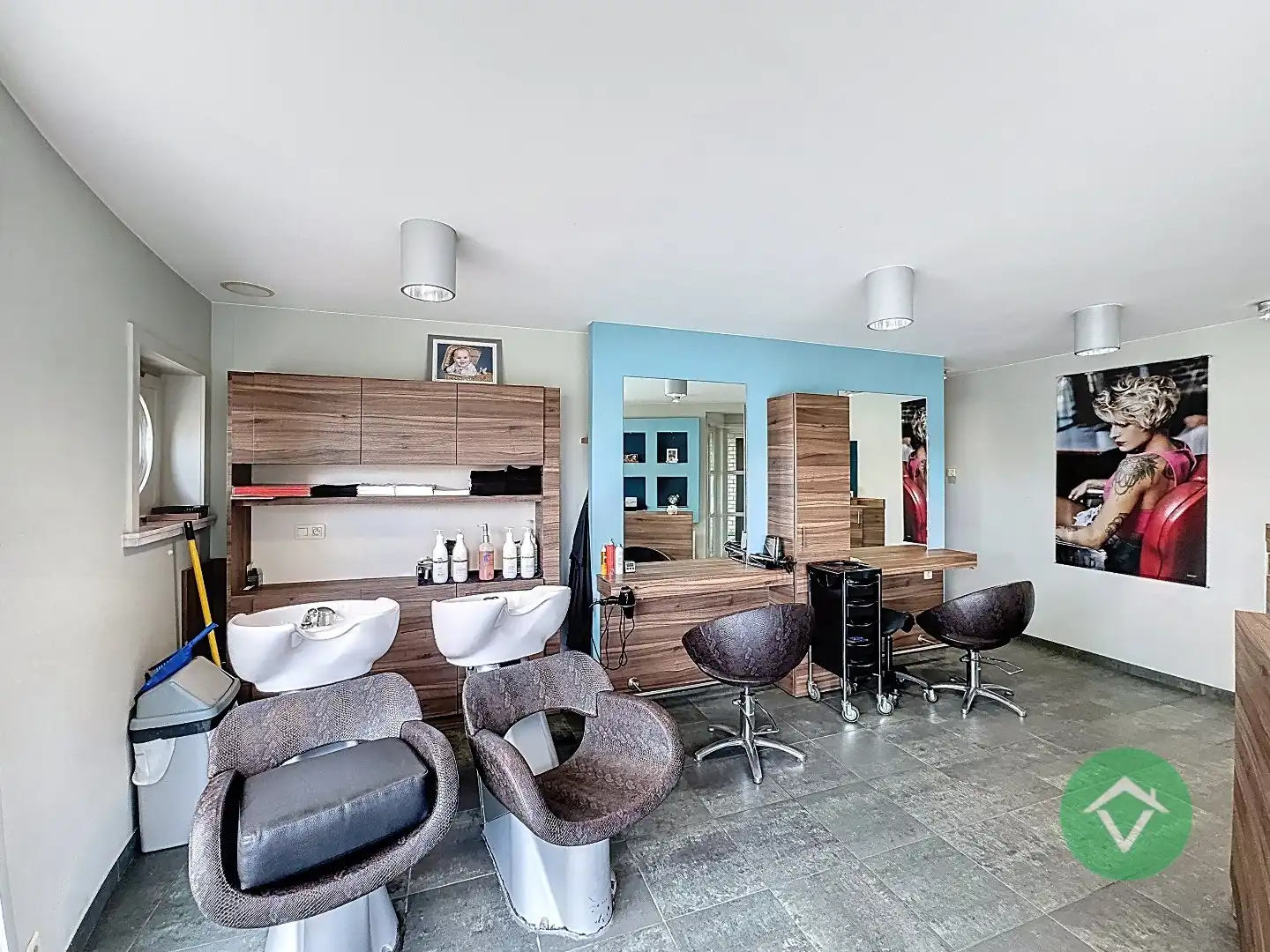 Volledig gerenoveerd handelspand met woonst en garage te Koekelare foto 28