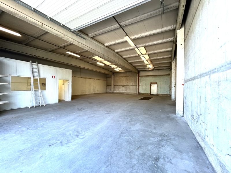 Te huur: Loods - 270 m² - opslag foto 3