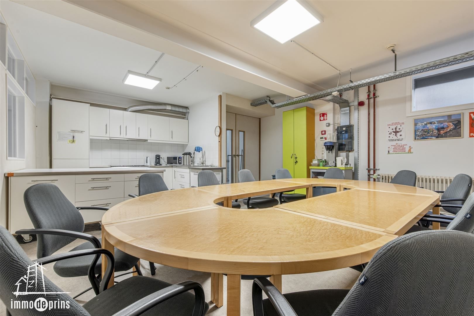 Kantoorgebouw voor diverse doeleinden foto 10