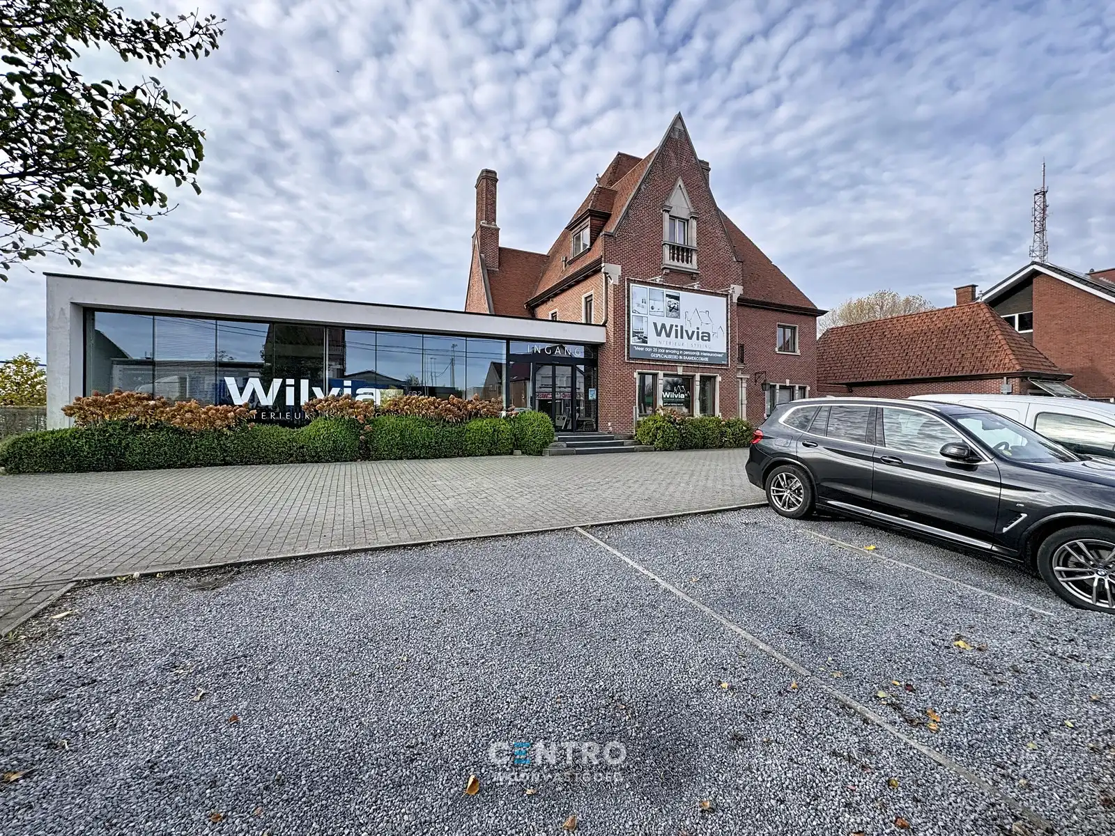 VILLA met handelsruimte op COMMERCIËLE ligging! foto 2