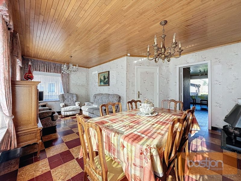 🏡 Te renoveren woning te koop in rustige buurt van Marke! foto 4