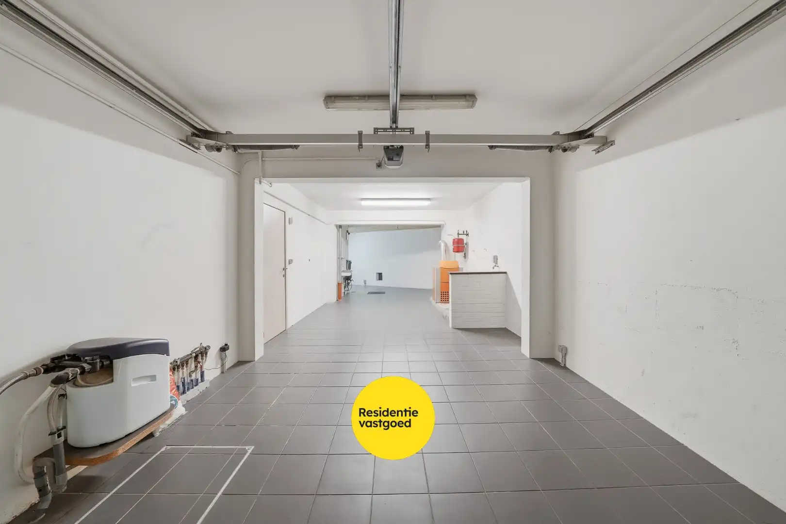 Volledig gerenoveerde bel-étage met 2 slaapkamers en ruime garage te Oostende foto 22