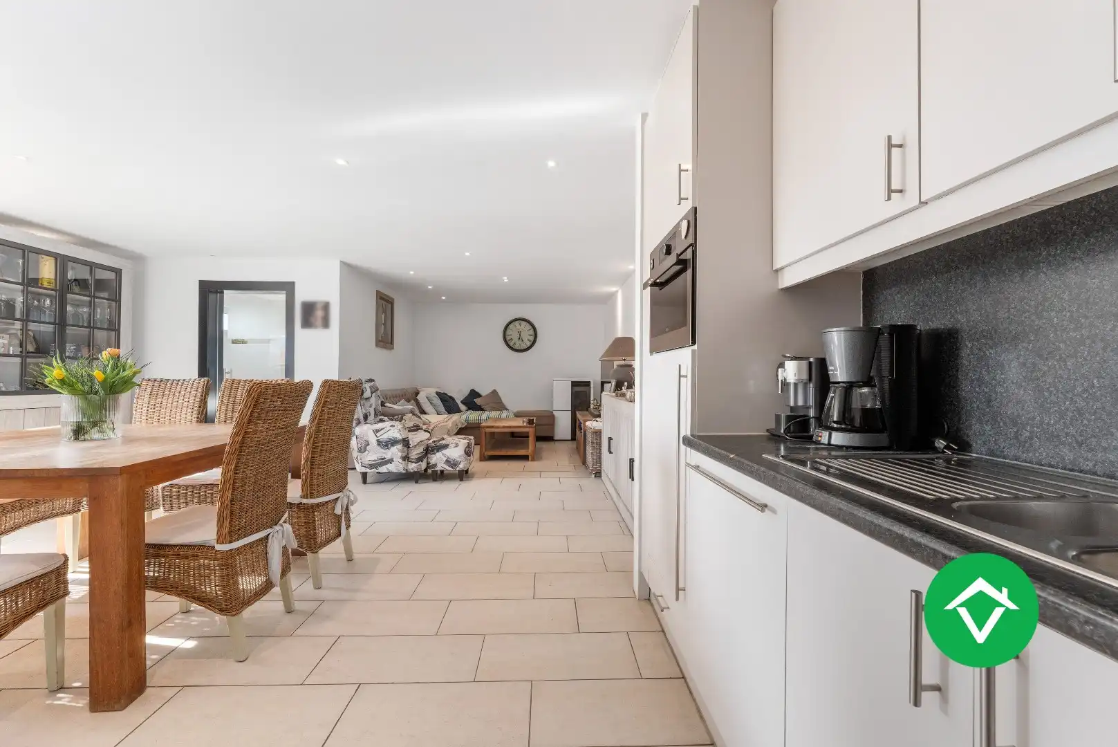 Functionele woning met drie slaapkamers, garage en ruime oprit te Ichtegem foto 7