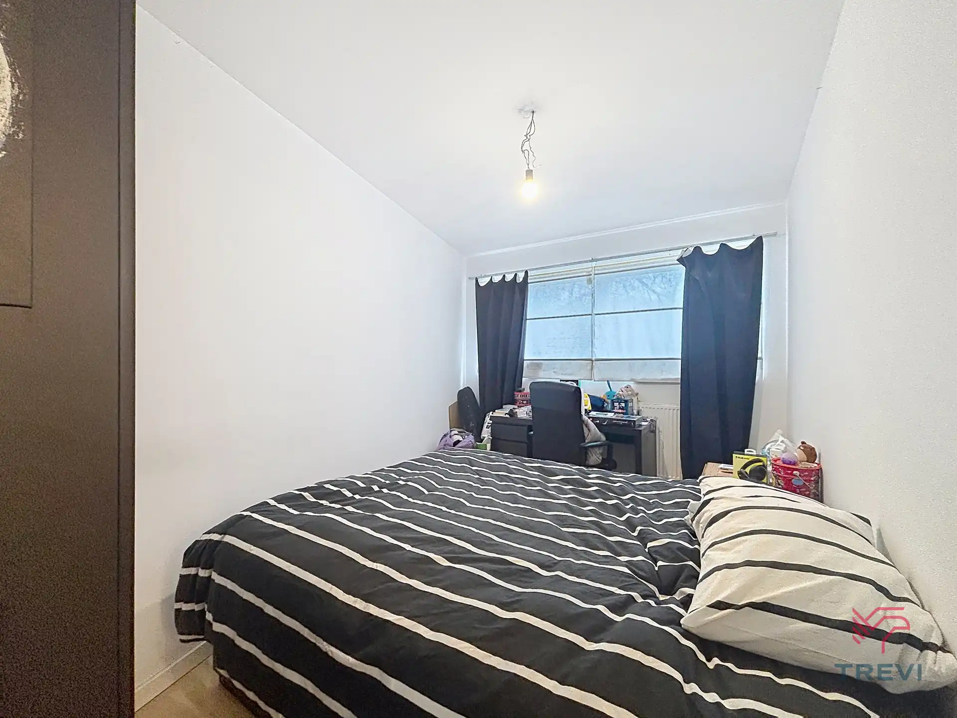 Mooi ongemeubileerd appartement met 3 slaapkamers foto 8